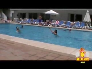 Locuras en una piscina pãâãâblica 2ãâãâº melacasco.com