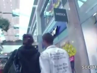 Młody czeska nastolatka pieprzony w centrum handlowe na pieniądze przez 2 niemieckie chłopców